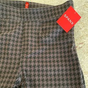 Brand New! Spanx houndstooth pants. Perfect for Fall! Size XS